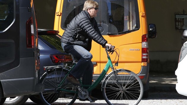 König Willem-Alexander ist mit dem Fahrrad in Salzburg unterwegs. (Bild: MARKUS TSCHEPP)