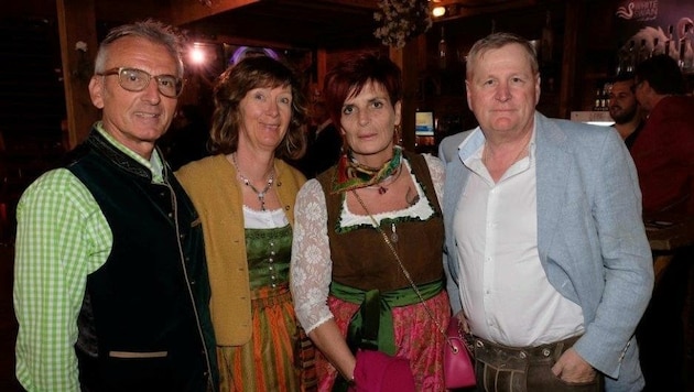 Erwin Fuchs (l.) mit seiner Renate und Karl Pogutter mit Ehefrau Karin (Bild: Horst Einöder)