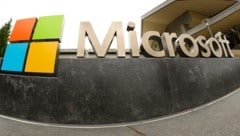 Der US-Softwarekonzern Microsoft liefert sich ein KI-Wettrüsten mit Google. (Bild: AP)