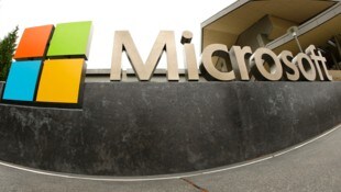 Der US-Softwarekonzern Microsoft liefert sich ein KI-Wettrüsten mit Google. (Bild: AP)