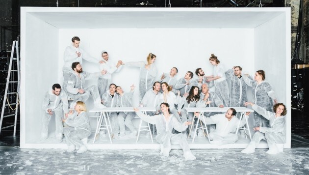 Das Ensemble des Grazer Schauspielhaus in berühmter Pose. (Bild: Lupi Spuma)