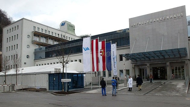 Das Landeskrankenhaus Salzburg (Bild: APA/FRANZ NEUMAYR)