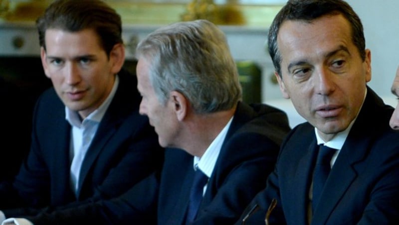 Sebastian Kurz (links), Reinhold Mitterlehner und Christian Kern (Bild: APA/ROLAND SCHLAGER)