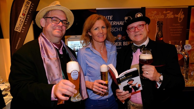Karl Zuser, Maria Hatzmann (Rieder Bier) und "Bierpapst" Conrad Seidl (r.). (Bild: Horst Einder)