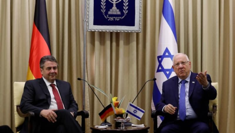 Präsident Rivlin hatte im Gegensatz zu Premier Netanyahu nichts gegen ein Treffen mit Gabriel. (Bild: AFP)