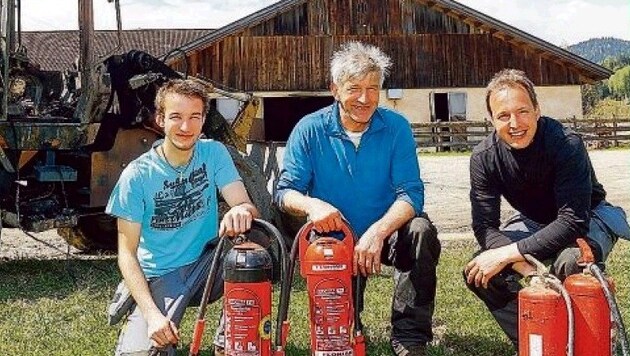 Links: Landwirt Sebastian Schnell mit seinen Söhnen Martin (l.) und Rupert. (Bild: Gerhard Schiel)