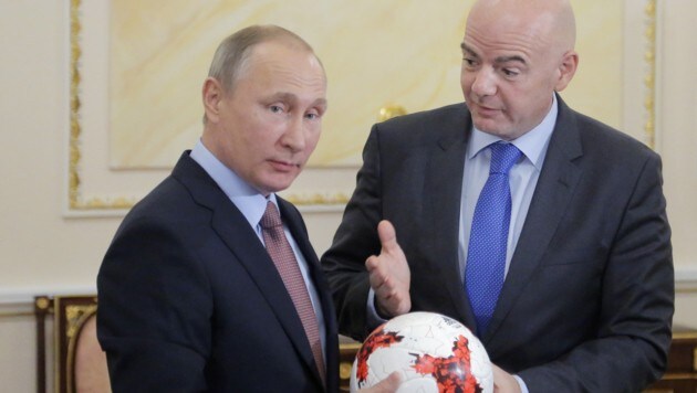 Wladimir Putin und FIFA-Boss Gianni Infantino (Bild: AFP)