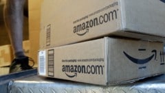 Amazon hat seine Logistik umgestellt und benötigt weniger Sortierzentren. Eines in Deutschland muss nun dichtmachen. (Bild: AP)