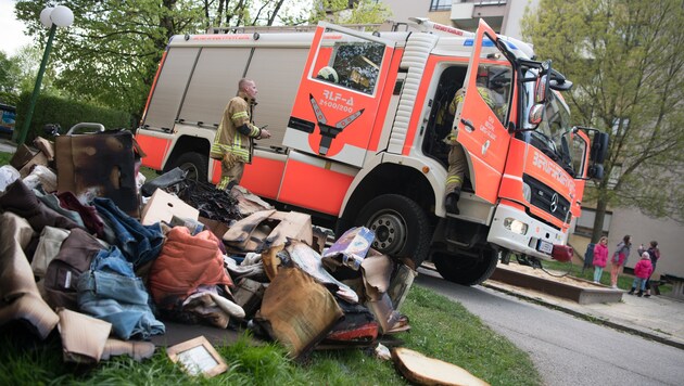 Feuerwehrleute konnten den Brand rechtzeitig löschen (Bild: FOTOKERSCHI.AT/KERSCHBAUMMAYR)