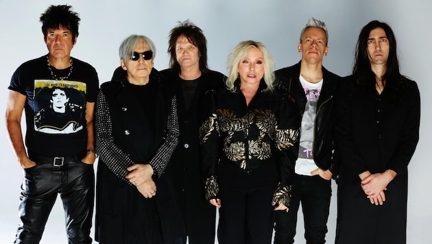 Blondie with Chris Stein and Deborah Harry (front) on their last studio album to date in 2017. (Bild: Alexander Thompson)