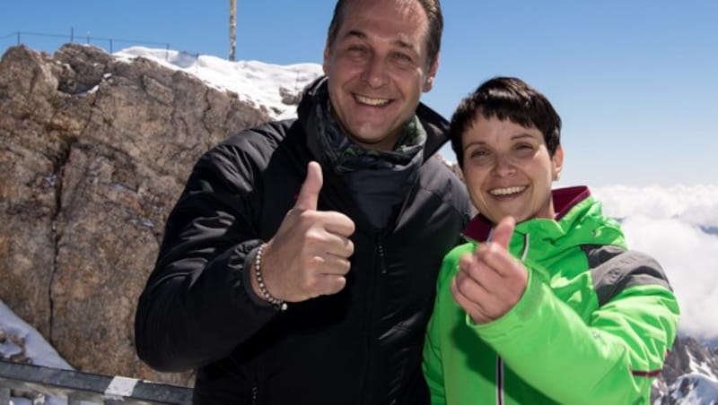 Gipfeltreffen auf der Zugspitze: FPÖ-Parteichef Strache und AfD-Vorsitzende Petry (Bild: DPA/Sven Hoppe)