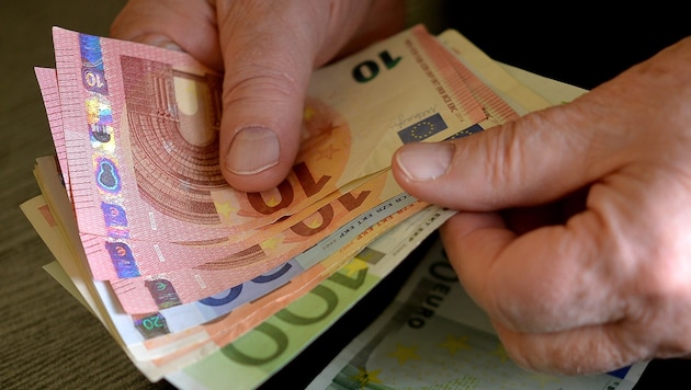 Euro auf nicht mehr gültige Geldscheine wechselte ein 39-Jähriger. (Bild: APA/Barbara Gindl)