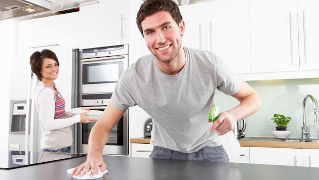 Beim Küchenputz wird der Kühlschrank oft vernachlässigt. (Bild: thinkstockphotos.de)