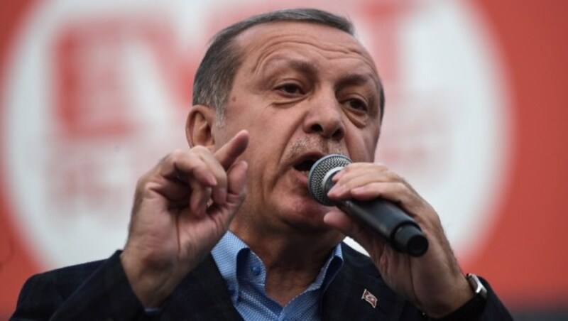 Erdogan poltert gegen seine Gegner. (Bild: AFP)