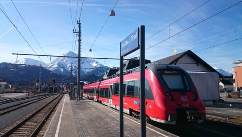 Der Reuttener Bahnhof (Archivbild). (Bild: Hubert Rauth)