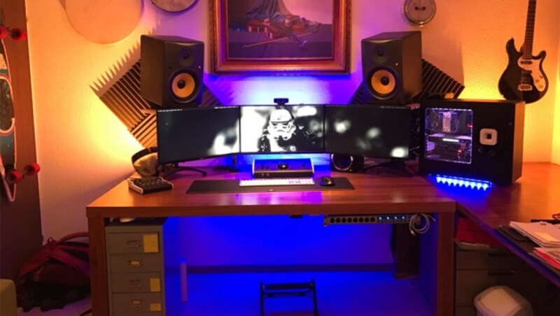Hier hat sich ein Musik-Fan eine hübsch ausgeleuchtete Arbeitsstation eingerichtet. (Bild: reddit.com/r/battlestations)
