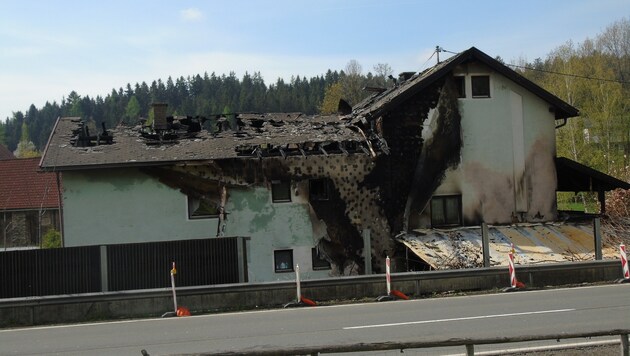 Die Flammen zerstörten das Wohnhaus (Bild: Christian Spitzer)