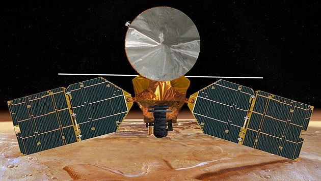 Künstlerische Illustration: Die Marssonde MRO auf ihrer Bahn um den Roten Planeten (Bild: NASA/JPL-Caltech)
