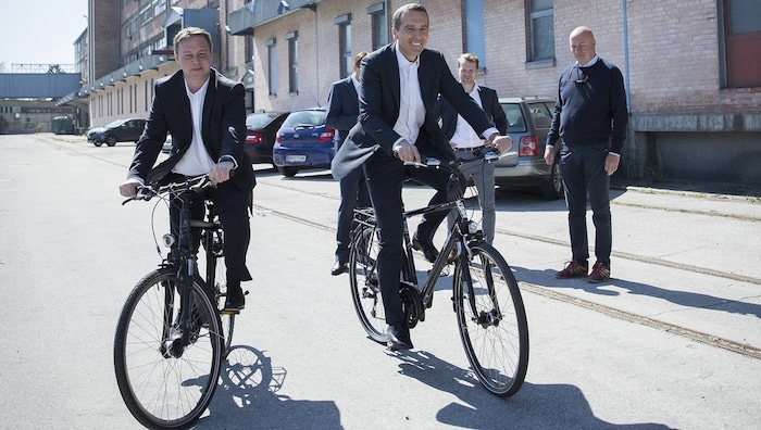 Auf dem Fahrrad: Kern mit Traiskirchens Bürgermeister Andreas Babler