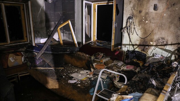 Die Wohnstube brannte komplett aus. (Bild: laumat.at/Matthias Lauber)