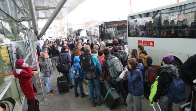 15.000 Fahrgäste strandeten am Linzer Hauptbahnhof. (Bild: FOTOKERSCHI.AT/KERSCHBAUMMAYR)