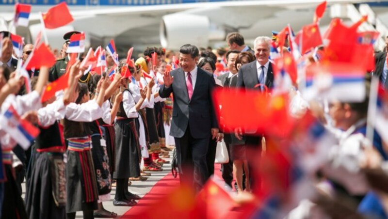 Großer Bahnhof für Chinas Staatschef Xi Jinping im vergangenen Sommer in Belgrad (Bild: HO/SERBIAN PRESIDENTIAL PRESS SERVICE/AFP)