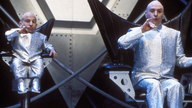 Verne J. Troyer und Mike Myers in "Austin Powers - Spion in geheimer Missionarsstellung" (Bild: Hollywood Picture Press/face to)