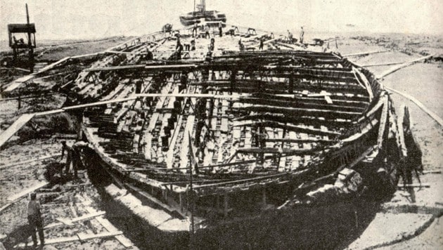 Die Überreste des größeren der beiden Schiffe Caligulas (Bild: Wikipedia (gemeinfrei))