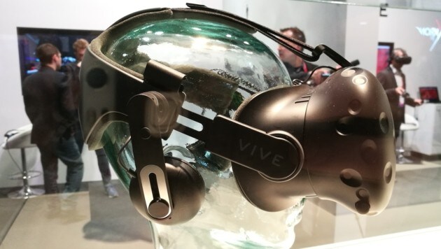 HTC will seine Vive künftig auch mit einer Kopfhalterung mit eingebauten Kopfhörern anbieten. (Bild: Dominik Erlinger)