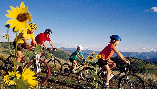 Rauf auf das Fahrrad und sportlich loslegen! (Bild: thinkstockphotos.de)