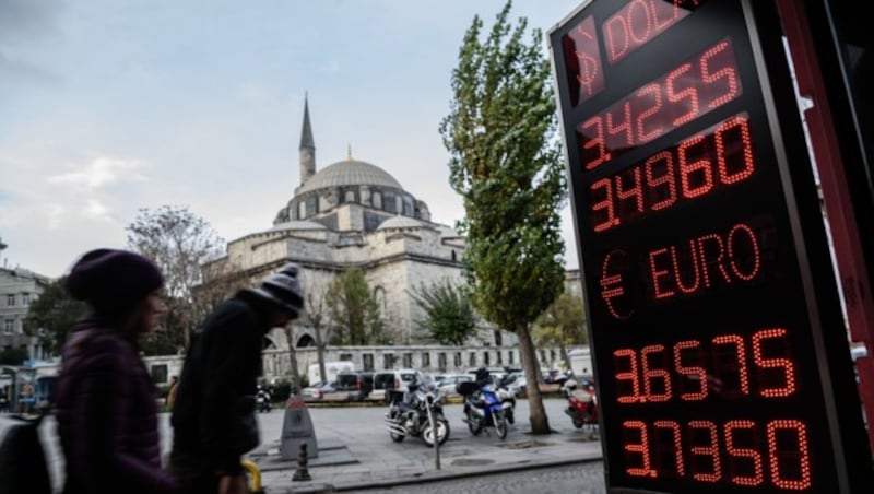 Die türkische Lira fiel zuletzt auf einen Tiefststand. (Bild: AFP)