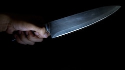 In Laakirchen ging ein 66-Jähriger mit einem Messer auf seine Gattin los (Symbolbild). (Bild: thinkstockphotos.com)