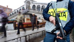 Die über den Canal Grande verlaufende Rialtobrücke ist eines der bekanntesten Bauwerke Venedigs. (Bild: AFP)