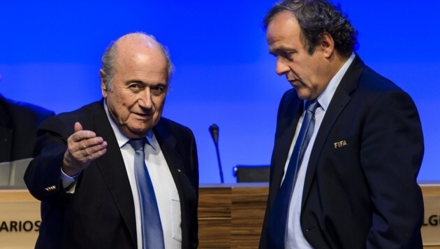 Sepp Blatter (li.) und Michel Platini (Bild: APA/AFP/FABRICE COFFRINI)
