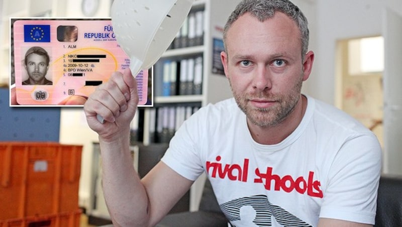 Niko Alm mit seinem umstrittenen Führerscheinfoto (Bild: Gerhard Bartel, APA/NIKO ALM, krone.at-Grafik)