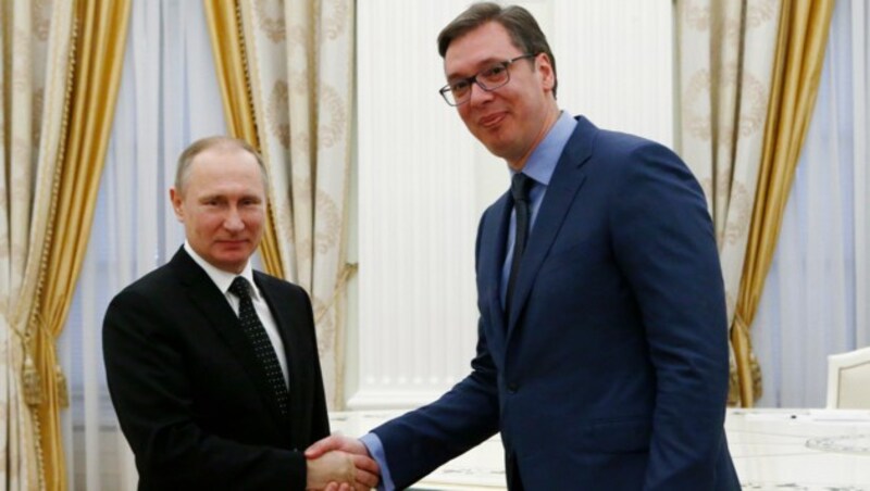 Wladimir Putin und Aleksandar Vucic (Bild: AP)