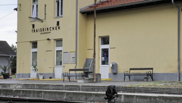 Der Bahnhof im niederösterreichischen Traiskirchen (Bild: APA/ANDREAS PESSENLEHNER)