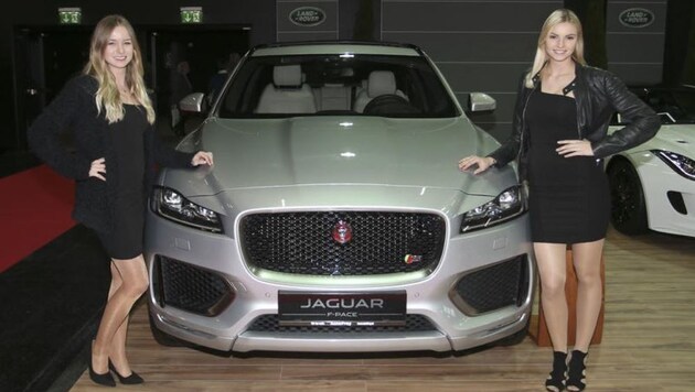 Nina, Sonja und der Jaguar F-PACE, der seit dem Vorjahr in der Liga der Luxus-SUVs kräftig mitmischt (Bild: Andreas Tröster)