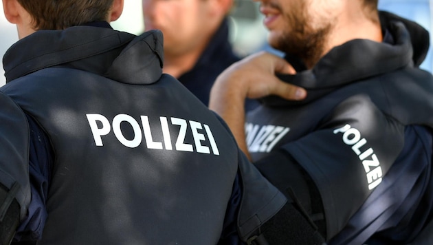 Die Polizei such in Oberösterreich Nachwuchs, am häufigsten scheitern Kandidaten an Deutschtests (Bild: BARBARA GINDL / APA / picturedesk.com)