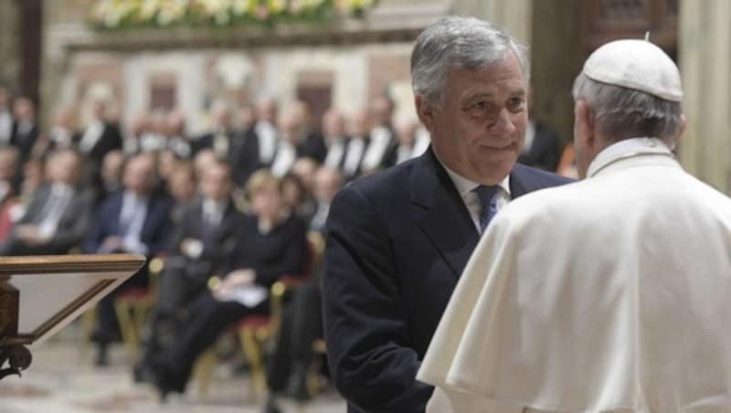 Papst Franziskus und EU-Parlamentspräsident Antonio Tajani (Bild: AP)