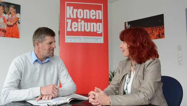 Anita Stangl im Gespräch mit Claus Meinert über die politische Situation in Innsbruck. (Bild: FISCHER ANDREAS)
