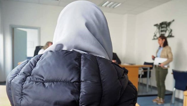 Eine muslimische Pflegekraft hat gegen ihre Kündigung geklagt - ohne Erfolg. (Bild: dpa (Symbolbild))