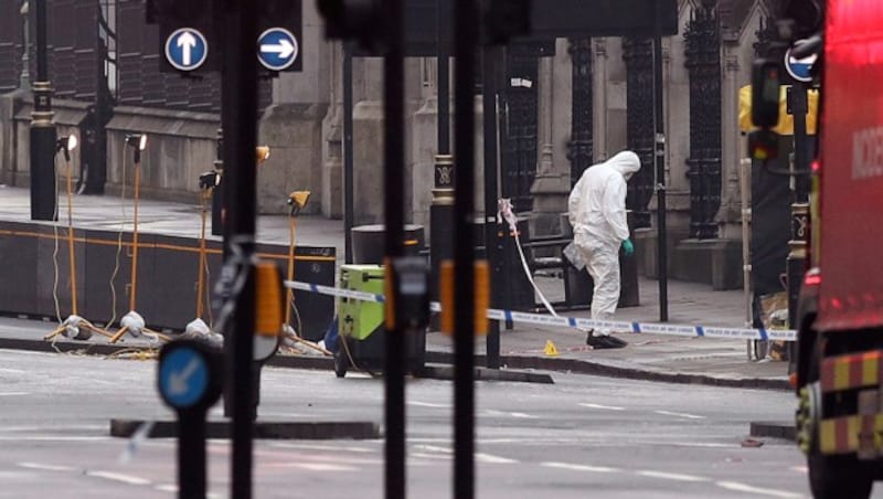 London wurde erneut vom Terror getroffen. Im Bild ein Forensiker nahe den Houses of Parliament (Bild: AP)