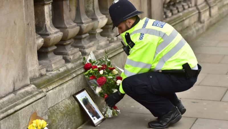 In London trauert man um die Opfer der Terrorattacke. (Bild: AP)