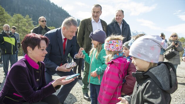 Prominenter Besuch: Minister Andrä Rupprechter und Bundesrats-Chefin Sonja Ledl-Rossmann. (Bild: Land Tirol)