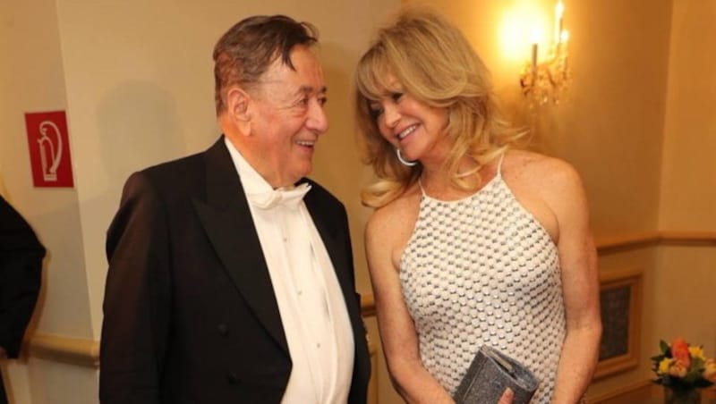 Goldie Hawn plaudert mit ihrem Opernball-Gastgeber Richard Lugner (Bild: Starpix/ Alexander TUMA)