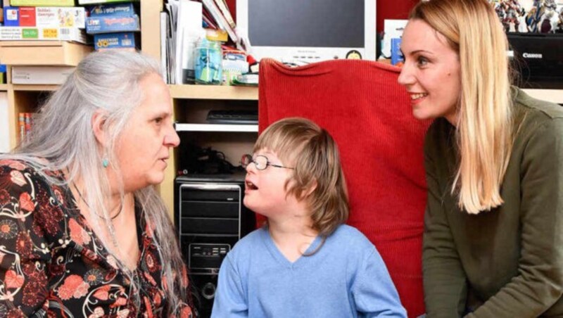 Uschi, Elias und "Krone"-Redakteurin Brigitte Quint (Bild: Markus Wenzel)