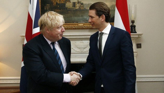 Handshake: Außenminister Sebastian Kurz traf in London seinen britischen Kollegen Boris Johnson. (Bild: APA/AUSSENMINISTERIUM/DRAGAN TATIC)