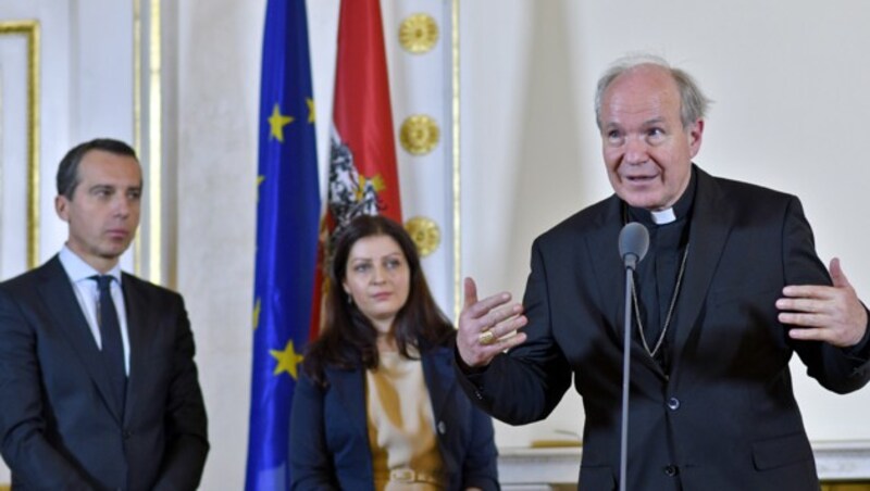 Kardinal Schönborn, Staatssekretärin Duzdar, Kanzler Kern (v.r.) (Bild: APA/HERBERT NEUBAUER)