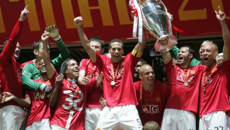 Am Gipfel der Scheinwelt: Ferdinand gewinnt 2008 mit ManU die Champions League. (Bild: AFP)